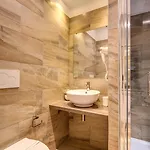 Πανσιόν Chester 4*